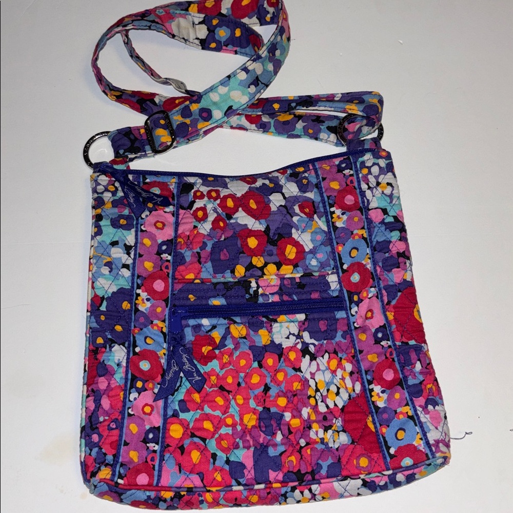 VERA BRADLEY…IMPRESSIONISTA PATTERN MULTICOLORED BAG
PURPLE HUES AND BLUE REDS - Picture 2 of 9